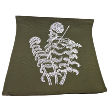 Charger l'image dans la galerie, Housse de coussin <em>Fiddling Ferns</em>