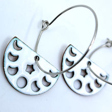 Charger l'image dans la galerie, Boucles d'oreilles <em>Moon Phase </em> (Blanc)