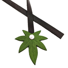 Charger l'image dans la galerie, Signet <em>feuille de chanvre</em>
