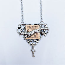 Charger l'image dans la galerie, Collier <em>Fox Trellis Critter</em>