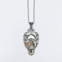 Charger l'image dans la galerie, Collier <em>Moonbeams at Play</em>