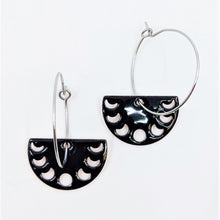 Charger l&#39;image dans la galerie, Boucles d&#39;oreilles &lt;em&gt;Moon Phase &lt;/em&gt; (Noir)
