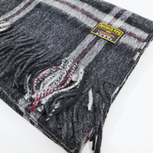 Charger l&#39;image dans la galerie, Étole en laine d&#39;agneau tartan &lt;em&gt;Thompson Charcoal&lt;/em&gt;
